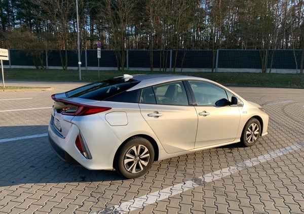 Toyota Prius cena 79000 przebieg: 79000, rok produkcji 2018 z Łomianki małe 667